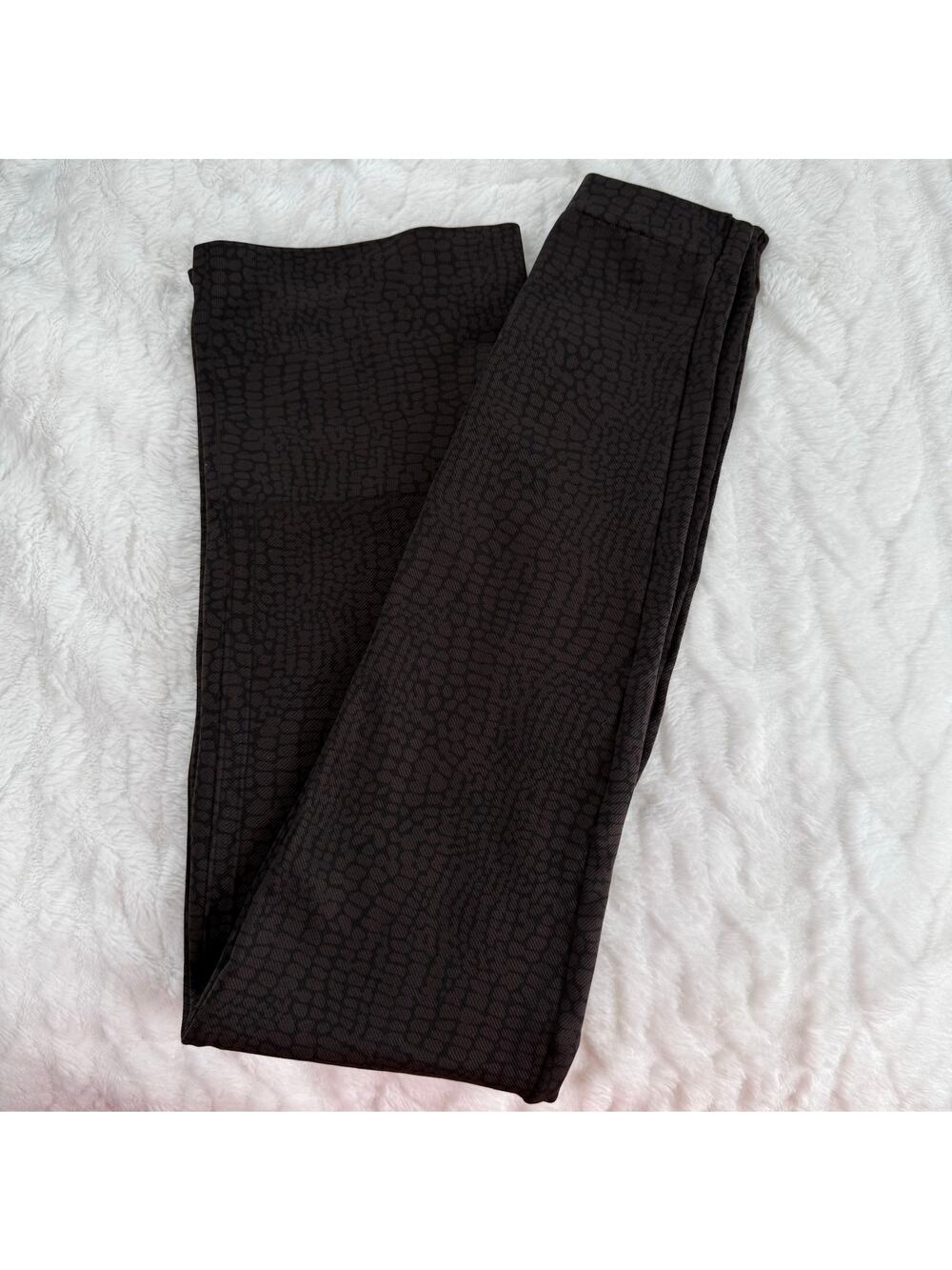 Spanx Woman's Brown Printed High Waisted Leggings Size Large.